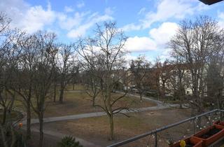 Wohnung kaufen in Kirchhofstraße 5b, 13585 Spandau, Hochwertig renovierte 2-Zimmer-Wohnung mit Blick auf den Költzepark