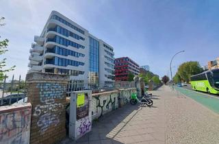 Wohnung kaufen in Stralauer Allee, 10245 Friedrichshain, „The White“ direkt an der Spree: Stilvolle 2-Zimmer-Wohnung mit Balkon
