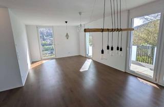 Wohnung kaufen in 75365 Calw, Außergewöhnliche, barrierefreie 4,5-Zimmer-Wohnung mit zwei Balkonen und beeindruckender Aussicht