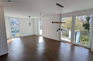 Wohnung kaufen in 75365 Calw, Außergewöhnliche, barrierefreie 4,5-Zimmer-Wohnung mit zwei Balkonen und beeindruckender Aussicht