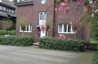 Wohnung mieten in 47803 Inrath/Kliedbruch, Schöne 1,5-Raum-DG-Wohnung in Krefeld