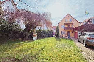Mehrfamilienhaus kaufen in 91074 Herzogenaurach, Drei Wohneinheiten, neue Technik, viel Potenzial – attraktives Mehrfamilienhaus mit Gartenidylle