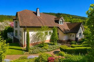 Villa kaufen in Am Erlenbach 32, 67468 Frankenstein, Landhausvilla mit Parkgrundstück Stilvolles Familiendomizil mit Weidefläche, Bach, Teich und Weitbli