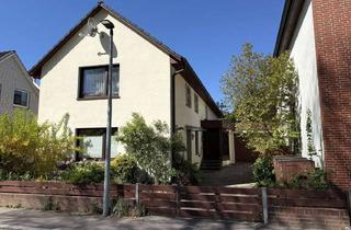 Einfamilienhaus kaufen in 21493 Schwarzenbek, Großes Einfamilienhaus mit Einliegerwohnung, Keller, Garage und großem Garten in guter Ortslage