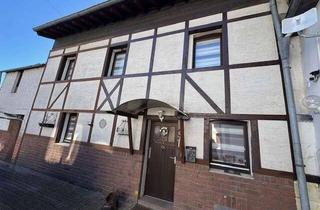 Haus kaufen in 52249 Eschweiler, Eschweiler: Altbau mit Charakter , großem Grundstück & Ausbaupotenzial!