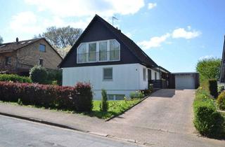 Haus kaufen in Hüttenstraße, 37632 Holzen, Ein- bis Zweifamilienhaus mit Garage in ruhiger Ortslage in Holzen!