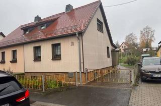Haus kaufen in Quellenweg 10, 07819 Triptis, Preiswertes und großes 4-Zimmer-Doppelhaus in Triptis
