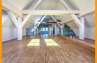 Wohnung kaufen in Berliner Straße 40, 07545 Gera, Gera - Wohnen mal anders! Imposante Dachgeschosswohnung mit Balkon und Aufzug!