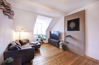 Wohnung kaufen in 80636 Neuhausen-Nymphenburg, Über den Dächern von München - Charmante 2- Zimmer Altbauwohnung im Herzen von Neuhausen