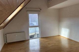 Wohnung kaufen in Zeil, 65931 Zeilsheim, Wohnen mit Hausgefühl: Helle Maisonette mit Galerie, Balkon & Tiefgarage