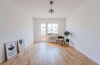 Wohnung kaufen in Dürkheimer Straße, 12247 Lankwitz, Saniert, hell & mit Balkon