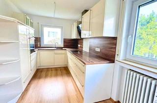 Wohnung mieten in Machtolsheimer Weg, 89150 Laichingen, Modern renovierte 3-Raum-Wohnung mit Einbauküche, Balkon und Garage in Laichingen