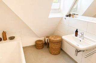 Wohnung mieten in Dreikönigenstr. 32, 41464 Neuss, Charmante Dachgeschosswohnung mit sonnigem Balkon in repräsentativem Altbau