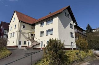 Haus kaufen in 37284 Waldkappel, Mehrgenerationenhaus mit viel Platz, 2 Balkonen und 3 Garagen