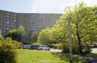 Wohnung mieten in Karl-Friedrich-Schinkel-Straße 13, 08529 Plauen, Ab 01.06.2026: Frisch sanierte 4-Raum-Wohnung mit Balkon und Weitblick - ideal für Familien!