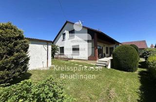 Haus kaufen in 72813 St. Johann, Großzügiges Zweifamilienhaus mit Garten und Doppelgarage in ruhiger Lage