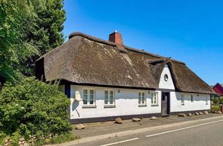 Haus kaufen in 25887 Winnert, Nordsee-Flair inklusive – Reetdachhaus mit Charakter und Entwicklungspotenzial