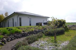 Haus kaufen in 55471 Neuerkirch, Traumhafter, barrierefreier Bungalow mit Pool in herrlicher Ortsrandlage von Neuerkirch