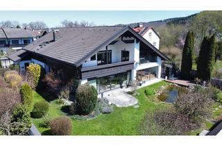 Haus kaufen in 83308 Trostberg, Chiemgauer Landsitz in familienfreundlicher Umgebung - uneinsehbarer Garten, Schwimmbad, 2 Garagen
