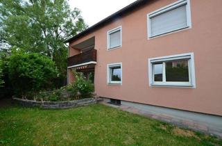 Haus kaufen in 93138 Lappersdorf, 3,6 % Rendite! Teilvermietetes saniertes 3-Fam.-Haus in Lappersdorf, 1. OG frei