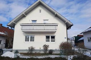 Haus kaufen in 94491 Hengersberg, Gepflegtes Ein-/Zweifamilienhaus 191 m², Doppelgarage in sonniger Siedlungslage