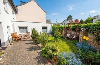 Haus kaufen in 50321 Brühl, Altbau trifft Möglichkeiten – Frisch saniert von außen, bereit für Ihr persönliches Wohnkonzept
