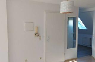 Wohnung mieten in Marktfeldstraße 103, 41063 Mönchengladbach, Kompakt wohnen: 2-Zimmer-Dachgeschosswohnung in Mönchengladbach