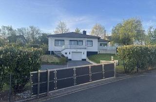 Haus kaufen in 53567 Asbach, Asbach - Modernisierter Bungalow mit großem Garten in Asbach