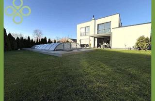 Einfamilienhaus kaufen in 16356 Ahrensfelde, Ahrensfelde - ***Modernes Architektenhaus _ Eine Wohlfühloase mit überdachtem Pool, Smart-Home und ganz viel Herz*