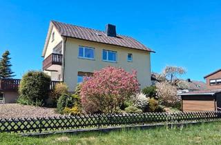 Haus kaufen in 35099 Burgwald, Burgwald - Geräumiges Haus mit Garagen und großem Garten in Burgwald