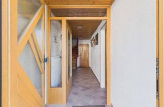 Mehrfamilienhaus kaufen in 78176 Blumberg, Blumberg - Charmantes Generationenhaus in Blumberg: Großzügiger Wohnraum mit Ausbaupotential