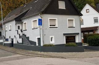 Haus kaufen in 66450 Bexbach, Bexbach - Freistehendes Haus - Top Wohnlage - 3 Wohnungen - provisionsfrei