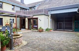 Haus kaufen in 53332 Bornheim, Bornheim - Charmanter Vierkanthof mit Innenhof, Balkon und großem Garten!