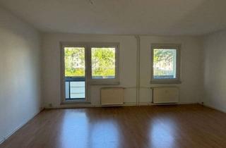 Wohnung mieten in Stendaler Straße 91, 12627 Hellersdorf, Gut geschnittene Wohnung für max. 2 Personen – mit geräumiger Kammer und Balkon!