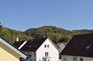 Wohnung mieten in 69469 Weinheim, Tageslichtdurchflutet 3,5-Zimmer-Dachgeschosswohnung mit Balkon und Einbauküche