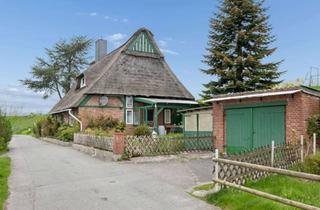 Haus kaufen in 25436 Moorrege, Wo Reet, Wasser und Weite sich begegnen – historische Kate mit großem Deichland sucht neue Entdec