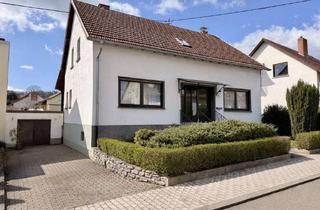 Einfamilienhaus kaufen in 66802 Überherrn, Freistehendes Einfamilienhaus mit großem Garten in Überherrn-Altforweiler!