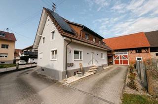 Haus kaufen in 77656 Offenburg, Charmantes Zweifamilienhaus mit Dachterrasse und Ökonomiegebäude in Zunsweier
