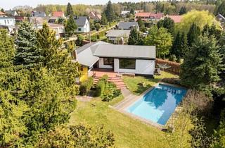 Haus kaufen in 01454 Wachau, +++ Geräumiger Winkelbungalow! - mit Kamin, Pool und fantastischem Grundstück +++