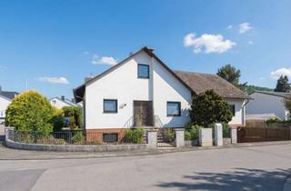 Einfamilienhaus kaufen in 65779 Kelkheim, Freistehendes Einfamilienhaus mit Einliegerwohnung, Südwestgarten und Ausbaureserve in ruhiger Lag