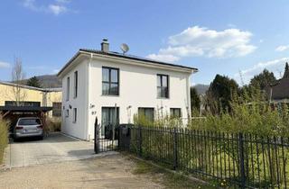 Einfamilienhaus kaufen in 91217 Hersbruck, Modernes Einfamilienhaus mit PV-Anlage und sonnigem Garten in ruhiger zweiter Reihe