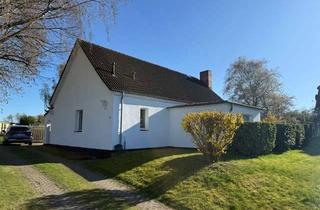 Haus kaufen in Dorfplatz, 17509 Brünzow, Sehr schön und ruhig gelegenes EFH mit Ferienwohnung und tollem Grundstück , Tierhaltung möglich!