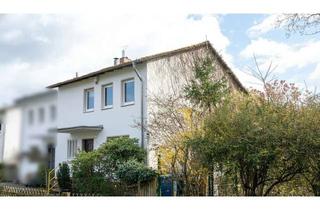 Doppelhaushälfte kaufen in 63225 Langen, Lichtdurchflutete Doppelhaushälfte mit Gartenambiente und Erker-Charme in Waldrandlage