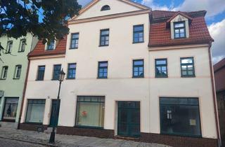 Mehrfamilienhaus kaufen in 04613 Lucka, Mehrfamilienhaus mit 3 vermieteten Wohnungen und 2 Ladenflächen im Zentrum von Lucka zu verkaufen