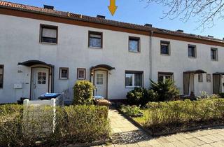 Haus kaufen in Reudener Straße 25a, 06766 Bitterfeld-Wolfen, Attraktive Gelegenheit in Wolfen: Reihenmittelhaus mit gepflegtem Garten, Terrasse & Ausbaureserve