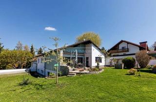 Einfamilienhaus kaufen in 82234 Weßling, Zweifamilienhaus mit Ausbaupotenzial und ca. 251 m² Grundfläche