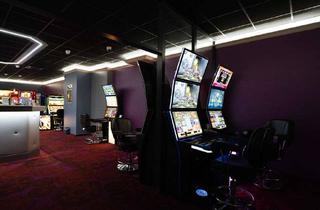 Anlageobjekt in 41236 Rheydt, 9,5 % Rendite: Sicheres Investment: Mieteinnahmen durch etablierte Spielhalle und Café!