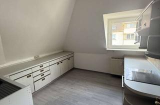 Wohnung mieten in Paderborner Straße 97, 44143 Körne, Großzügige 3-Zimmer-Dachgeschosswohnung in freistehendem Haus mit Stadtvilla-Charakter