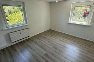 Wohnung mieten in 71069 Sindelfingen, Erstbezug nach Kernsanierung: Modern sanierte 2,5 Zimmer Wohnung mit neuer EK in ruhiger Lage