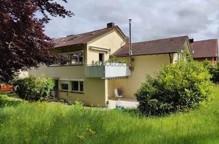Haus kaufen in Im Herrengarten, 78073 Bad Dürrheim, Freistehendes Haus mit zwei Wohnungen, großem Grundstück, ruhige Lage am Ende einer Sackgasse